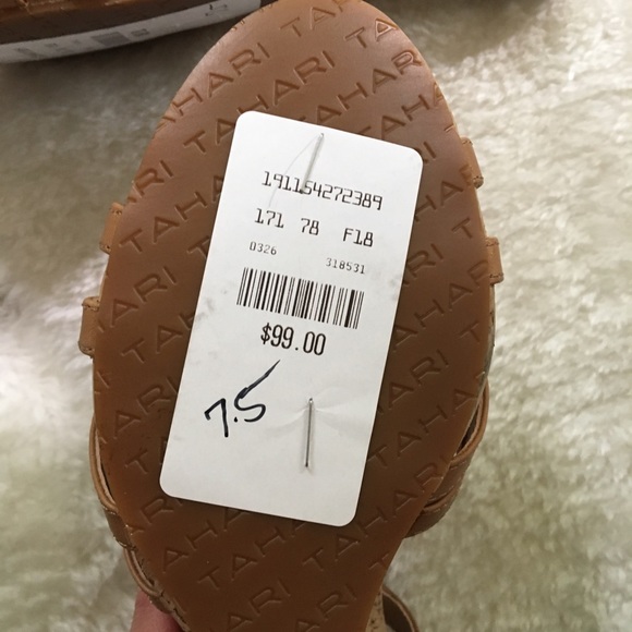 Tahari Favor leather flower sandal SIZE 7-1/2m - Picture 7 of 7